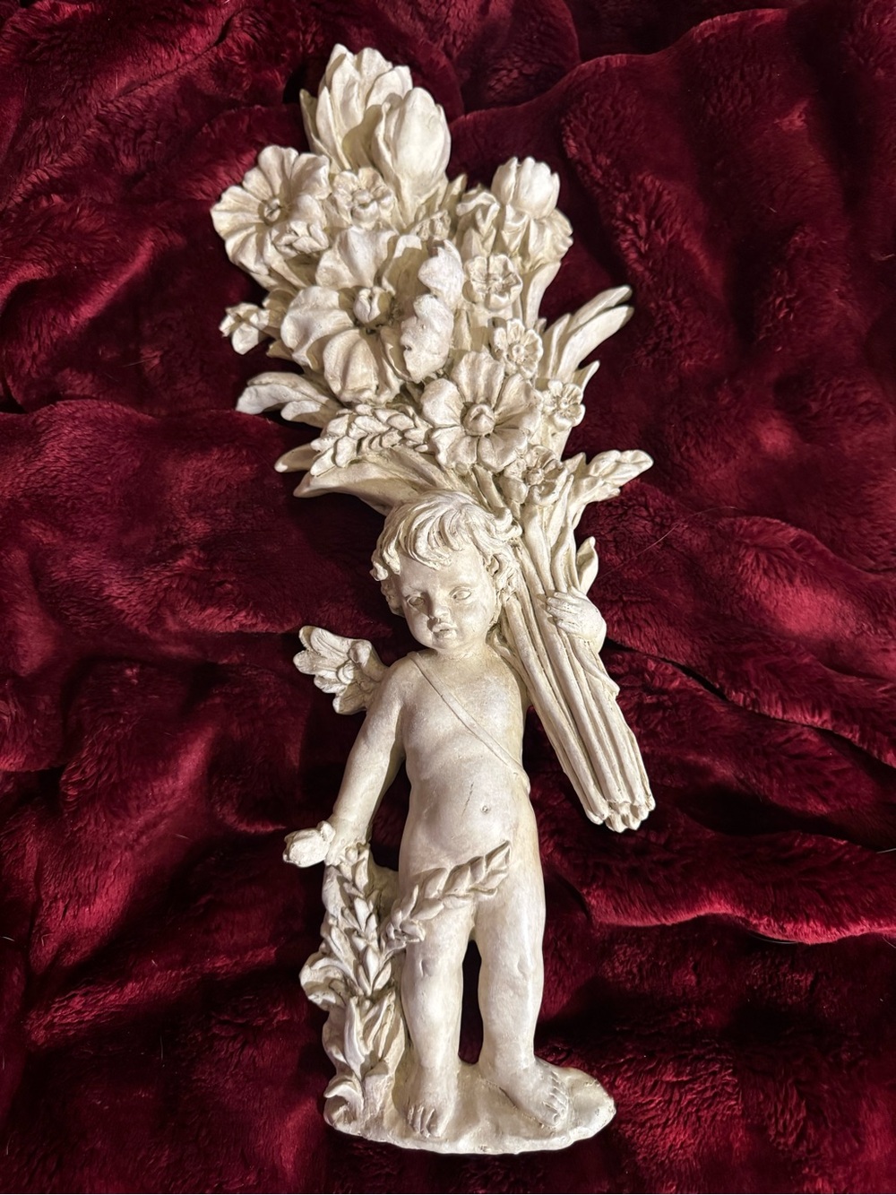 Ornamental Cherub Wall Accent in Antique Cream